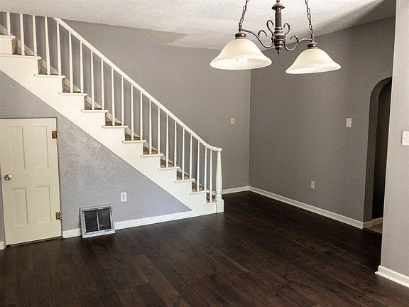 5th image of 415 W Market St