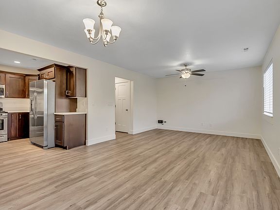 5th image of 889 N Sapphire St