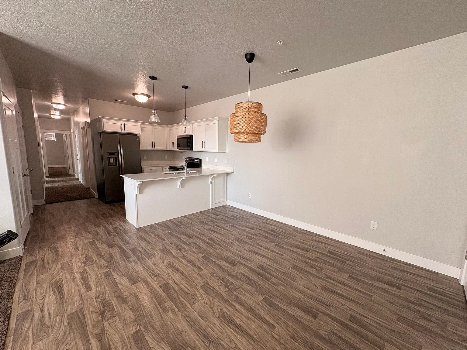3 bed, 1285 sqft, $1,850 — Photo 2