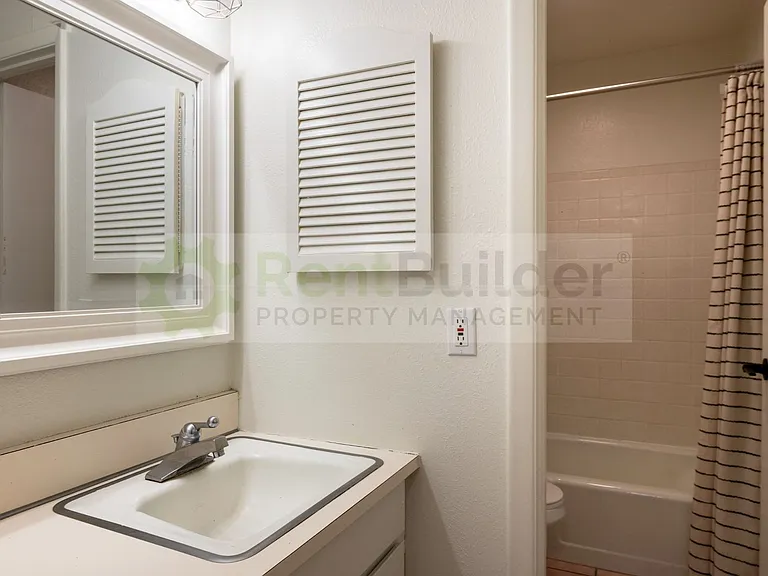 1601 Pennsylvania St NE #4 — Photo 9