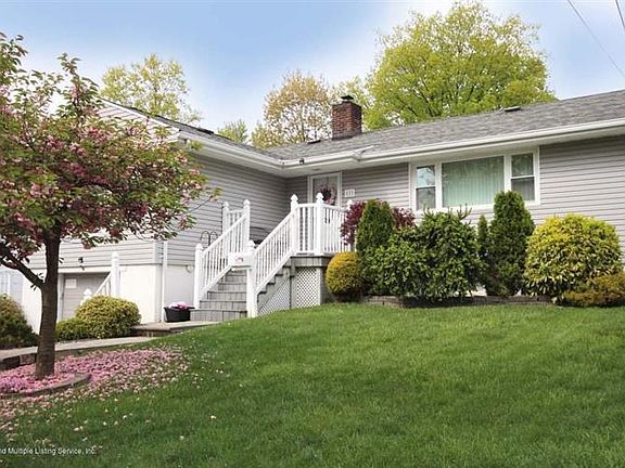 5th image of 111 Holly Ave