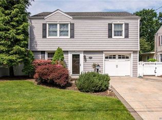 2076 Hendricks Ave, Bellmore, NY 11710