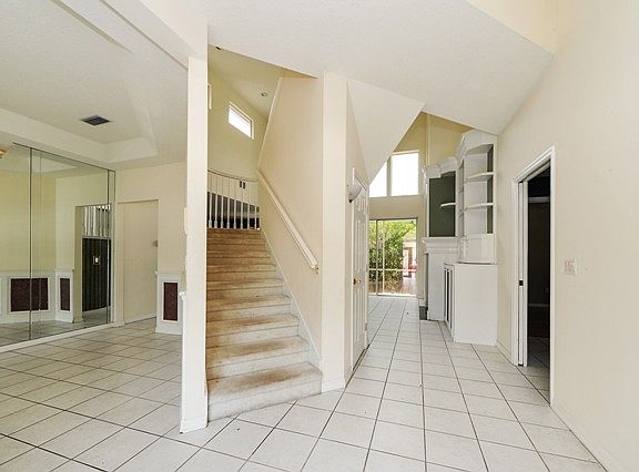 2nd image of 101 Wateredge Ct