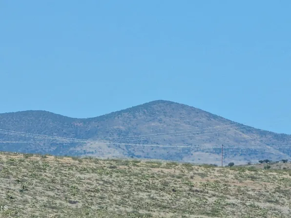 20850 E Larry Ln, Cordes Lakes, AZ 86333