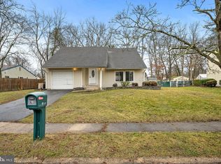 10 Edgeview Ln, Sicklerville, NJ 08081