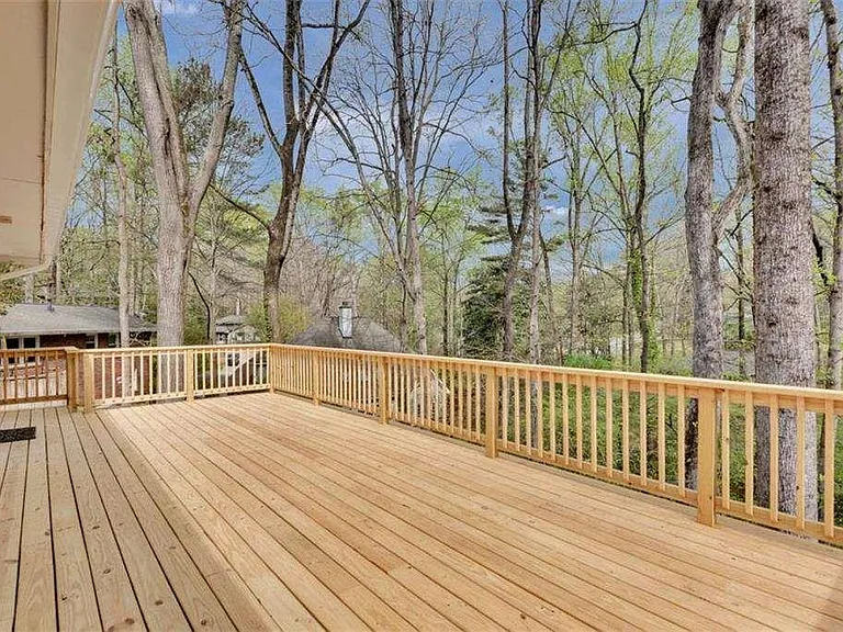 2774 Overlook Dr NE — Photo 20
