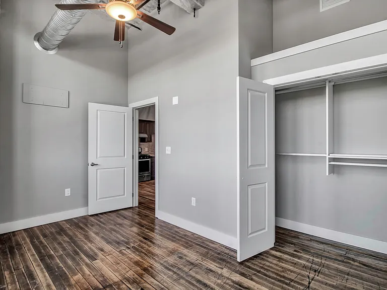 Crescendo Loft Apartments — Photo 27