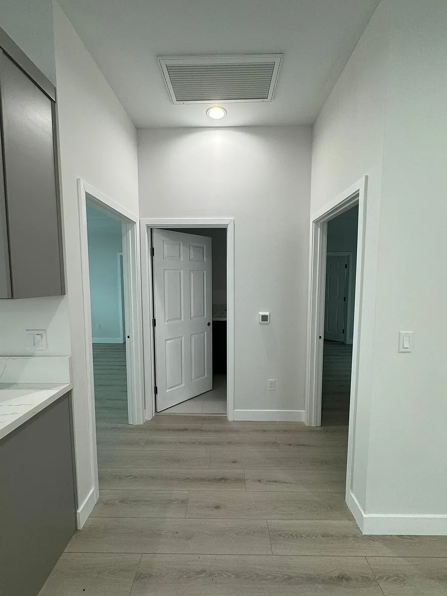 Building Photo - 1207 N Kingsley Dr