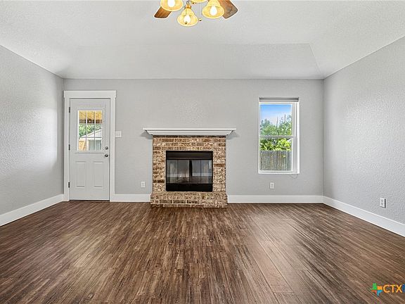 3rd image of 3208 Viewcrest Dr