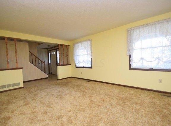 4th image of 916 Gosfield Gate Ct