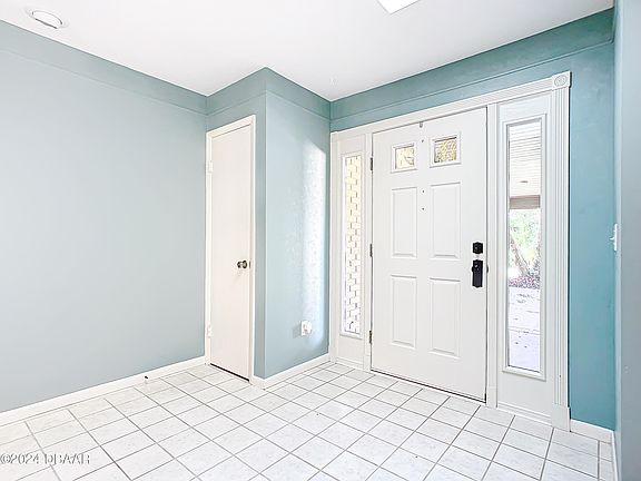 3rd image of 811 Silk Oak Ct