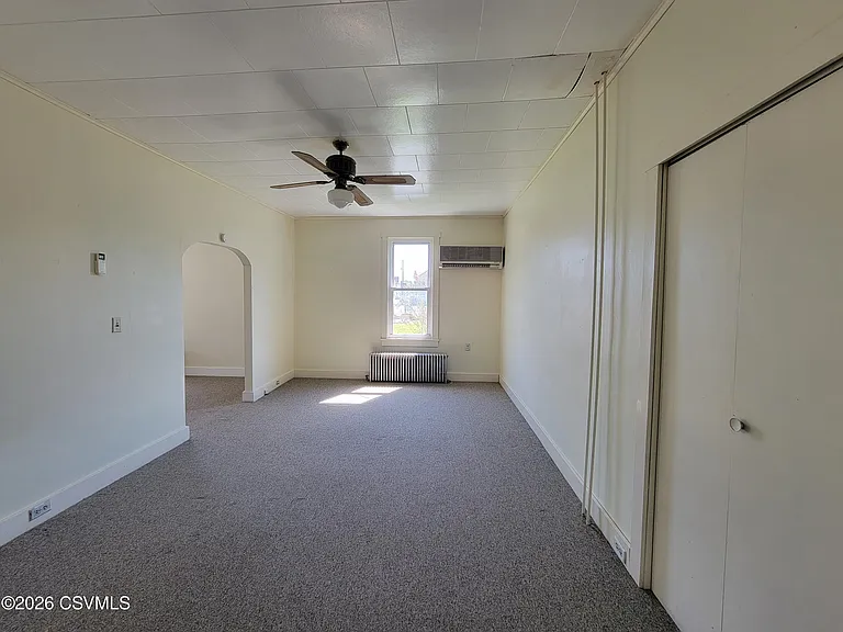 995 Center Ave — Photo 8