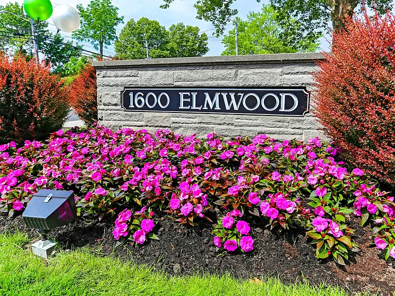 1600 Elmwood — Photo 16