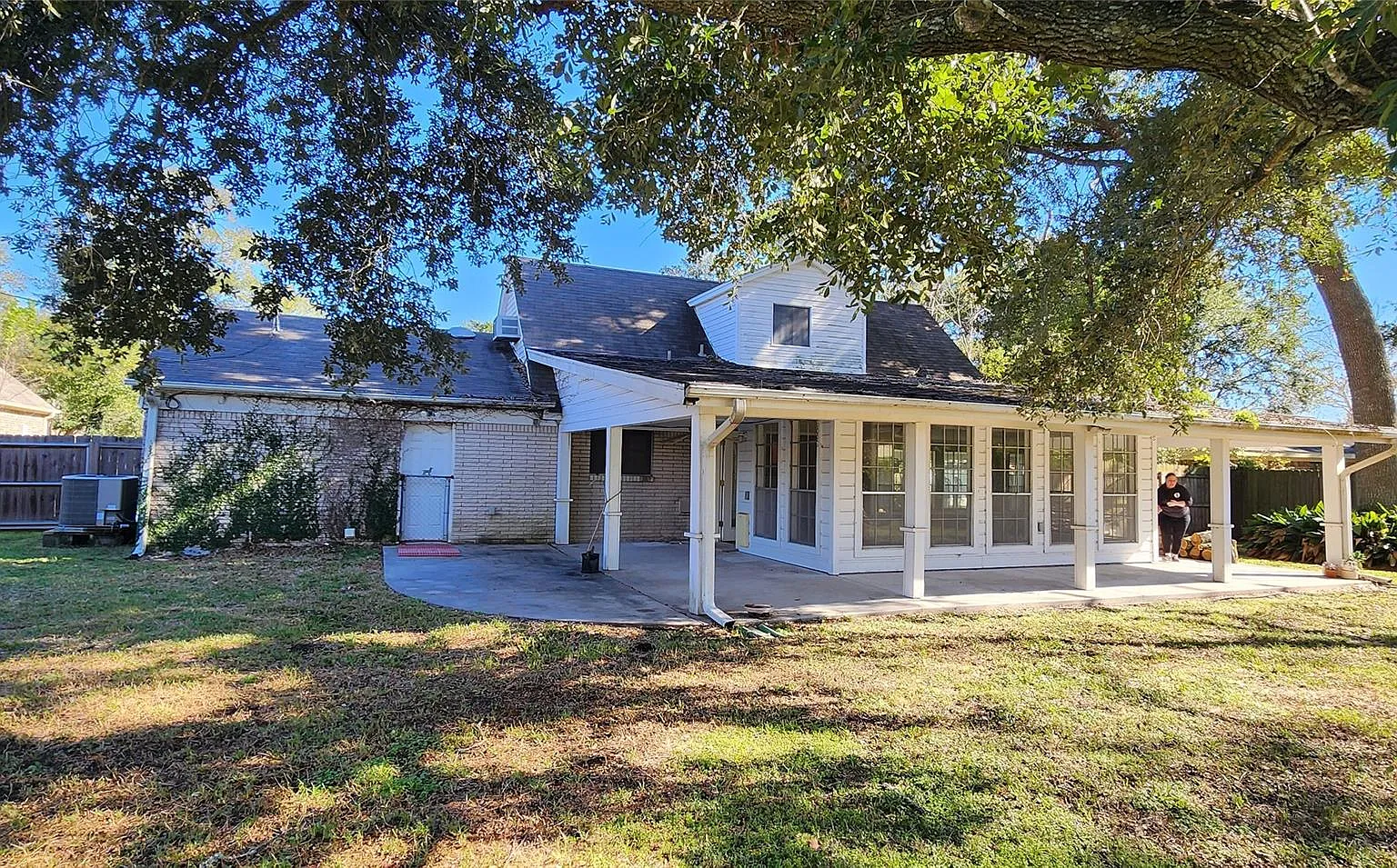 3 bed, 2.0 bath, 1729 sqft, $2,400 — Photo 3