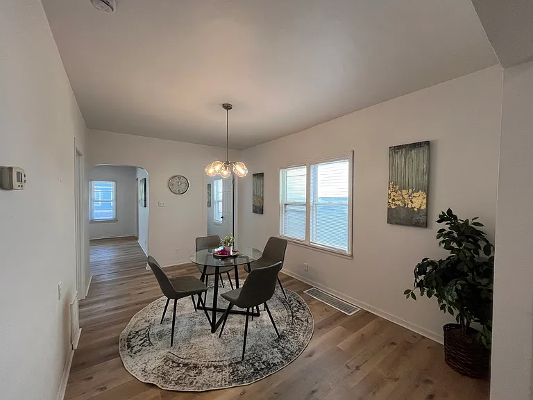 128 E Lloyd St — Photo 7