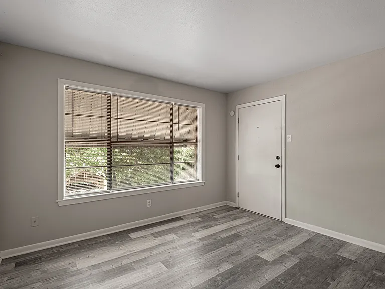 818 University Ave #7 — Photo 6