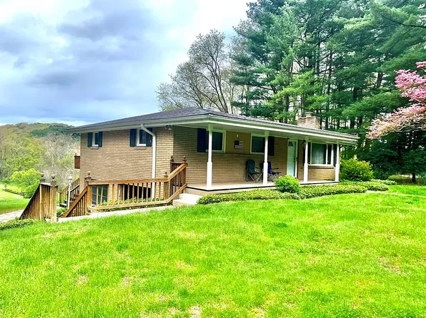 225 Point Breeze Dr, Bethany, WV 26032
