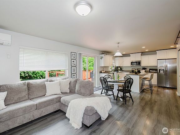 3rd image of 675 SE Olga Circle