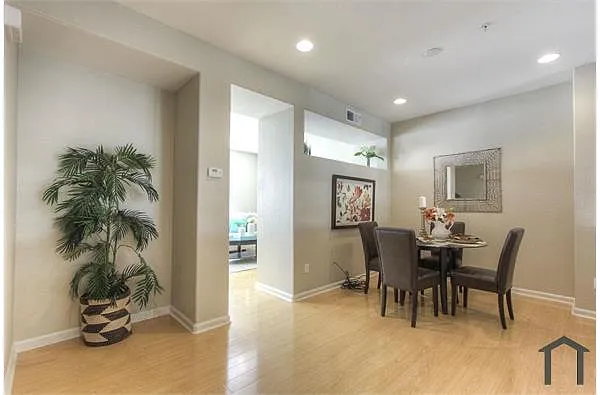 Building Photo - 371 Destino Cir
