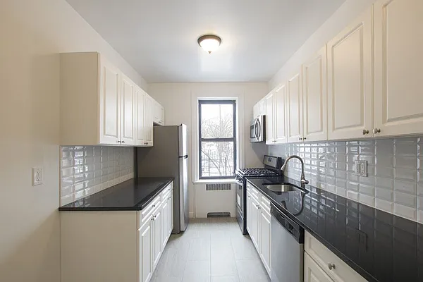 Sold by RLB Property Advisors LLC | media 17