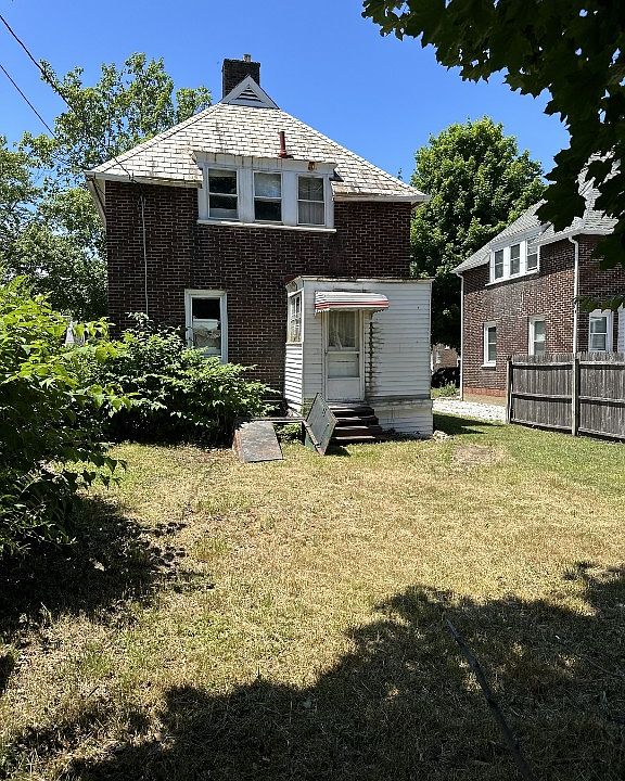 2nd image of 625 Marne Rd
