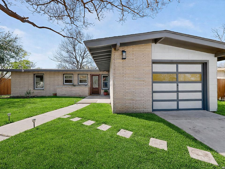 1st image of 414 SHARON DR