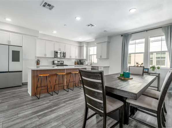 449 Atlas Gln, Escondido, CA 92025