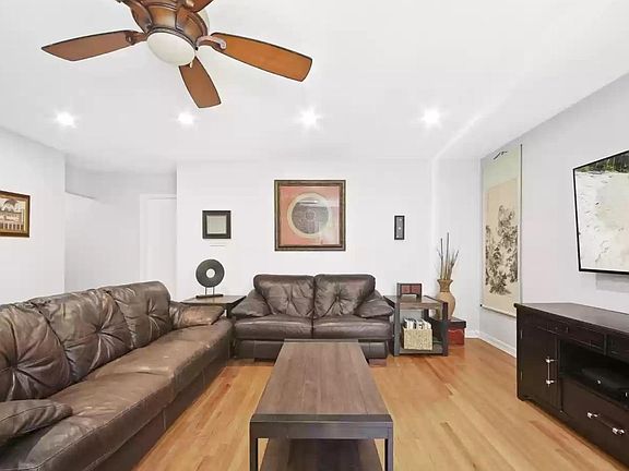 3rd image of 1432 W Rosemont Ave