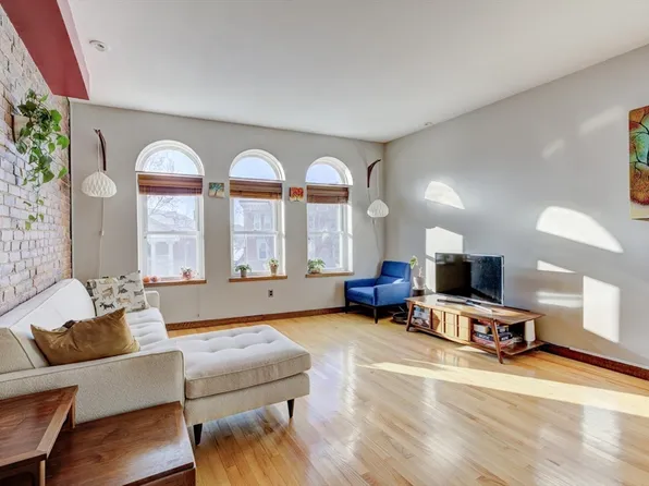 231 Main St APT 3R, Northampton, MA 01060