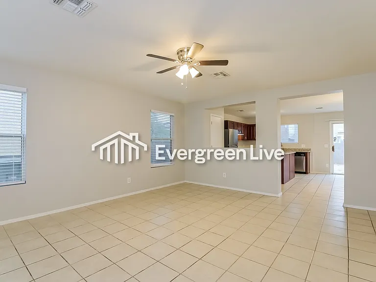 1581 E Balaton Pl — Photo 7