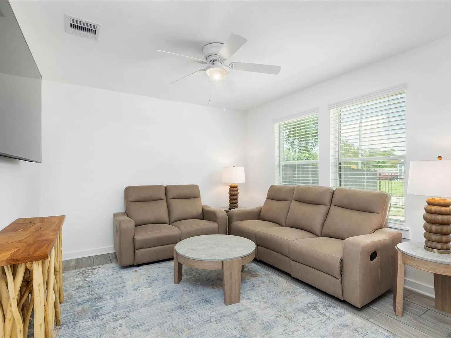 3 bed, 2.0 bath, 1277 sqft, $1,995 — Photo 4