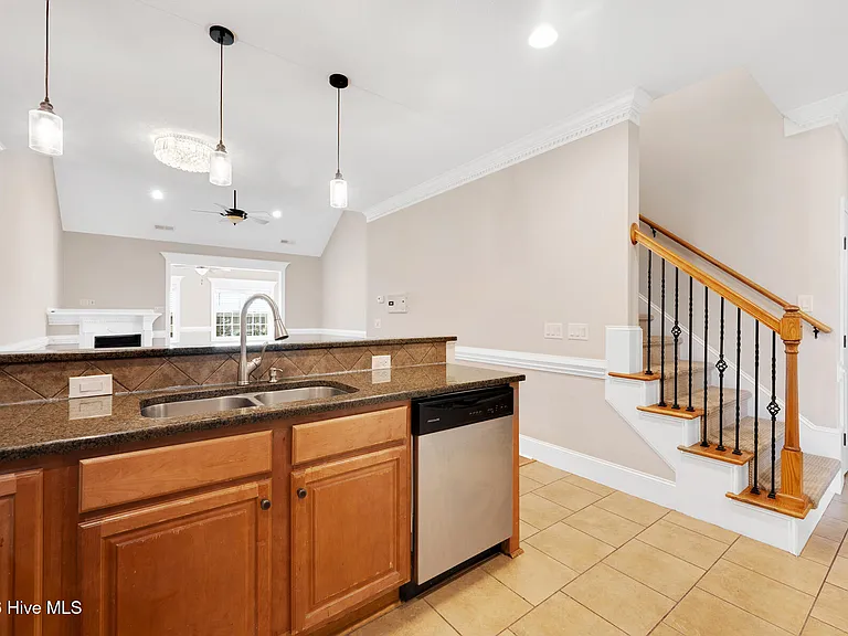 2400 Dovedale Ct #B — Photo 11
