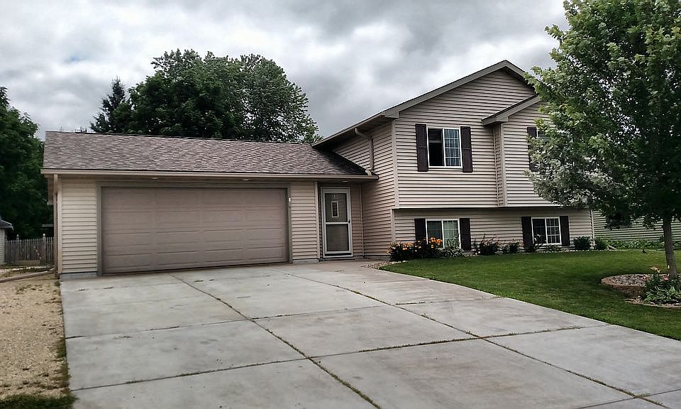 1st image of 301 Dakota Ct