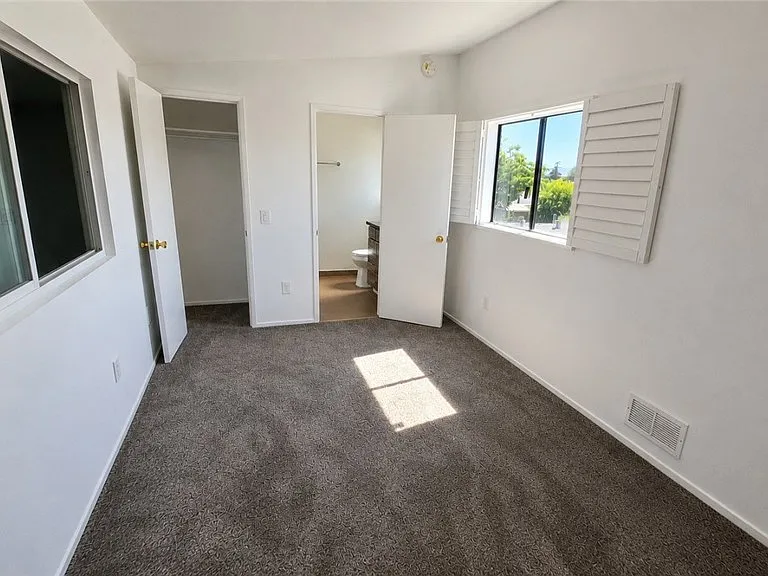 5255 Bellingham Ave — Photo 16