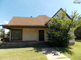 601 W 3rd St, Quanah, TX 79252