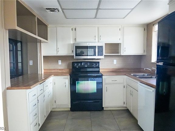 5th image of 5829 Vegas Dr #0