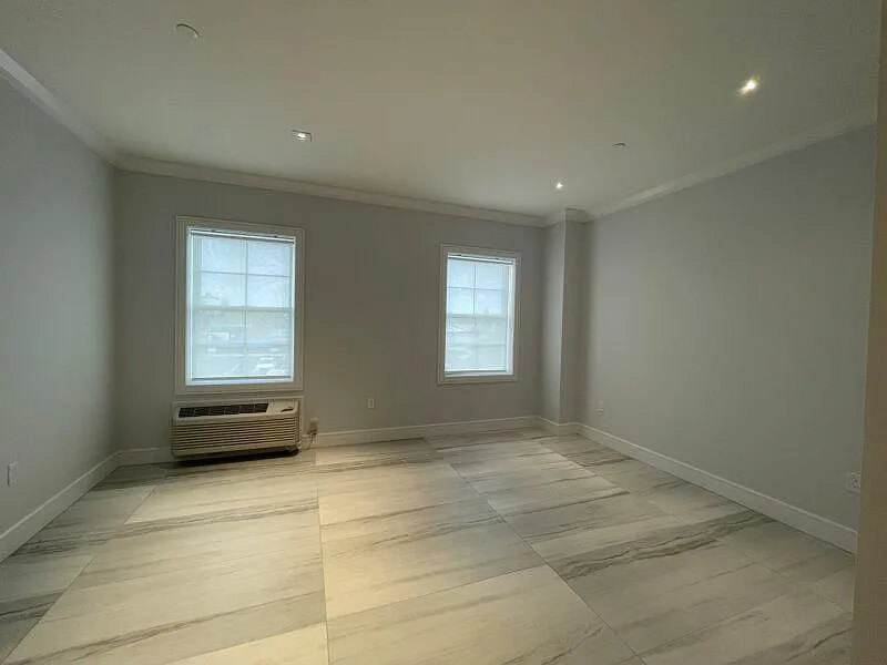 251 E Park Ave — Photo 3