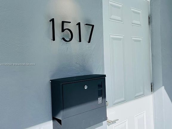 3rd image of 1517 NE 110th St #1517