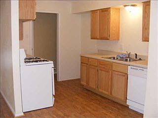 4th image of 901 Crestpark Dr
