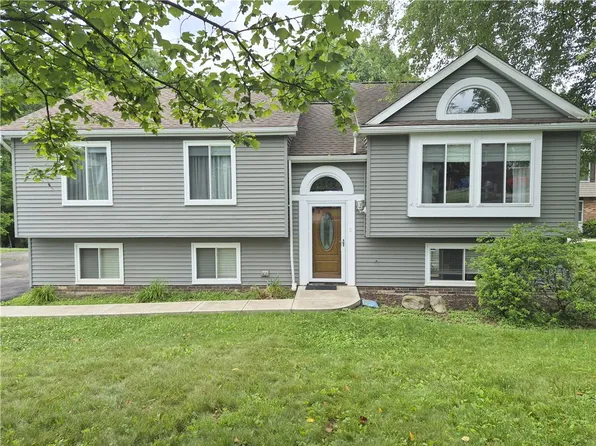 1501 N Randolph Dr, Clairton, PA 15025