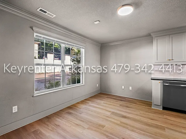 390 S University Ave — Photo 8