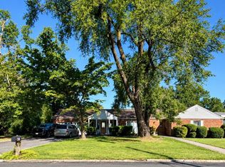 100 Hoover Pl, Centerport, NY 11721