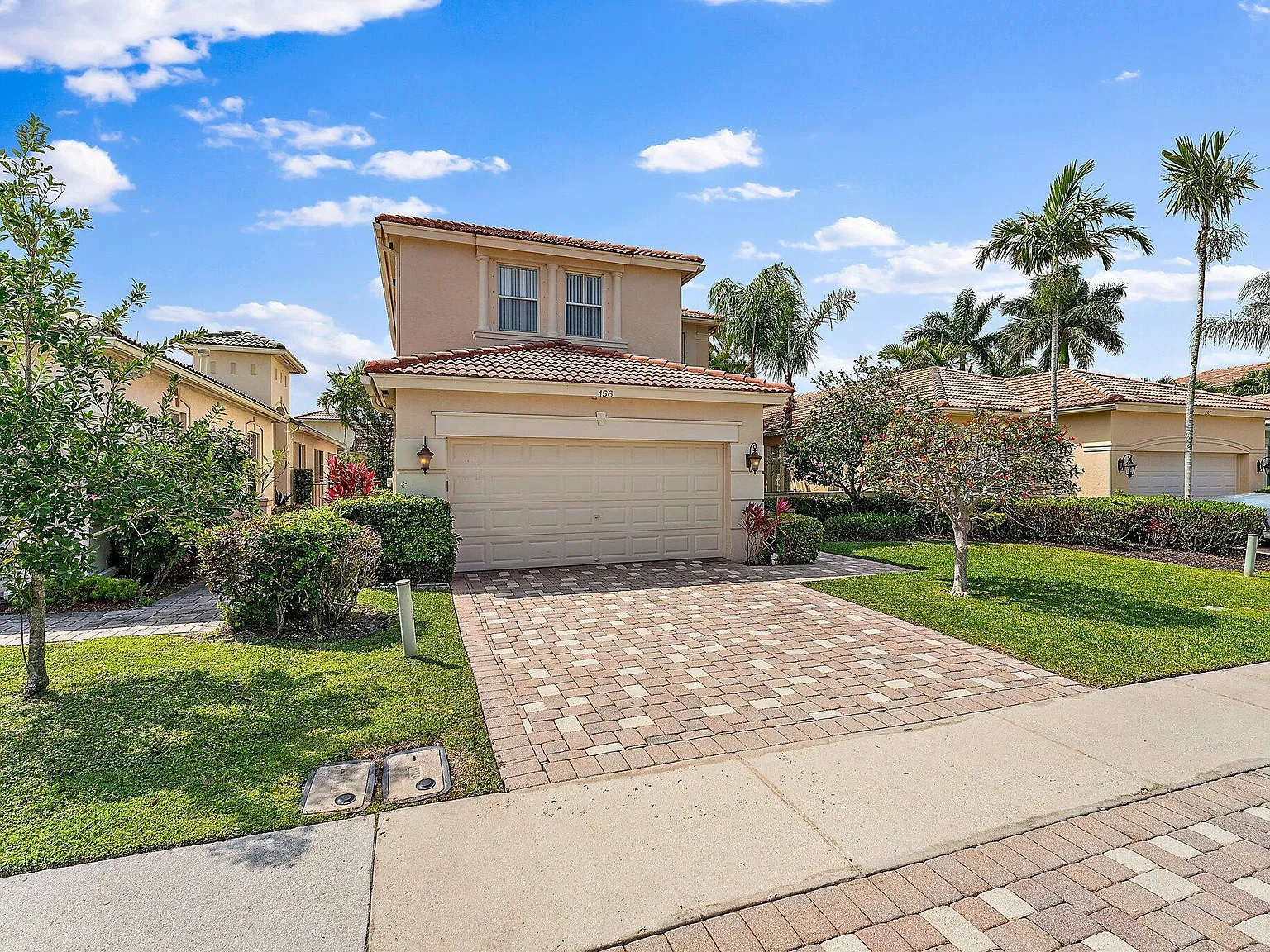 4 bed, 2.5 bath, 2344 sqft, $5,500 — Photo 2
