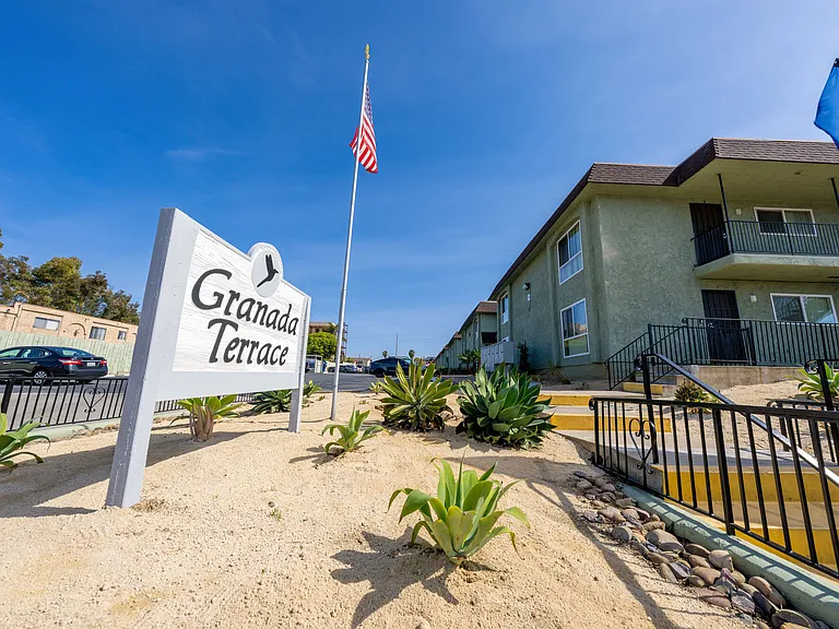 Granada Terrace Apartments — Photo 14