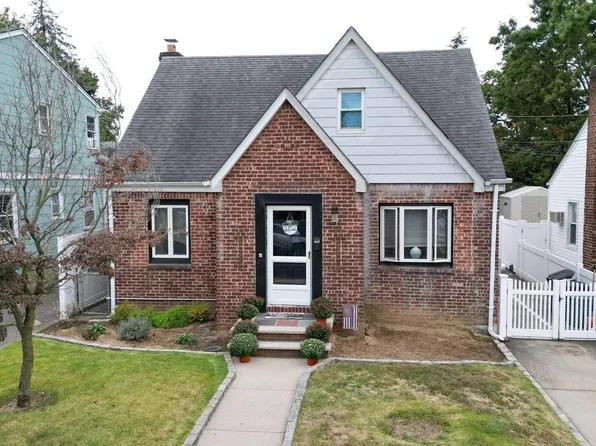 1047 Wool Avenue, Franklin Square, NY 11010