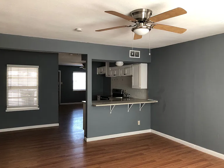 620 E Sears St — Photo 6