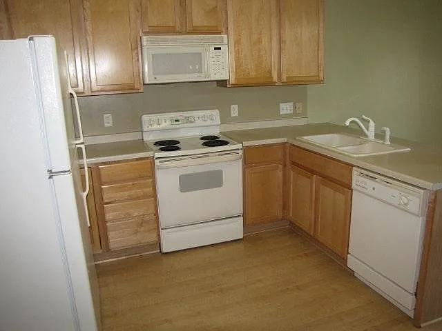 Building Photo - 6844 Meadow Grass Ln S