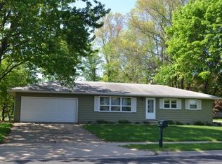 890 S Perry Pkwy, Oregon, WI 53575