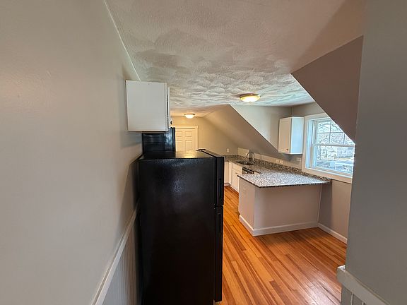4th image of 128 Empire St Floor 3