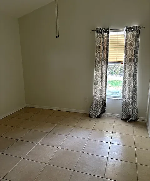 533 NW Avon Ave — Photo 5